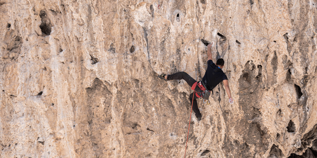 How Does Body Positioning Impact Climbing Efficiency?